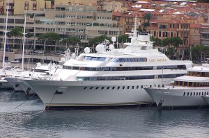 800px-Yacht_Lady_Moura_in_Monaco wikipedia public domain