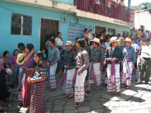 Guatemalan style weaving and tapestry Wikipedia public domain