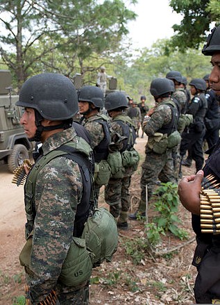 https://commons.wikimedia.org/wiki/File:Members_of_the_Guatemalan_Inter-Agency_Border_Unit_(IABU)_wait_their_turn_to_fire_a_machine_gun_at_the_Guatemalan_military_academy,_San_Juan_Sacatepequez,_Guatemala,_during_IABU_training_130520-A-CL600-038.jpg