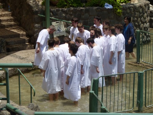 https://commons.wikimedia.org/wiki/File:Baptism_in_Jordan_River_P1020576.JPG