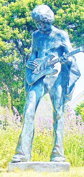 https://commons.wikimedia.org/wiki/File:Jimi_Hendrix_statue_outside_Dimbola_Lodge.JPG